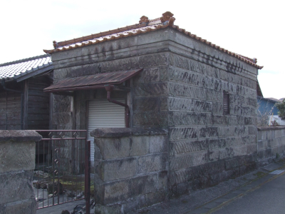 新森家石蔵.JPG (119 KB)