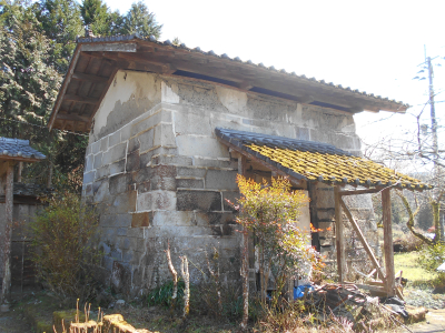 間世田家石蔵.JPG (176 KB)